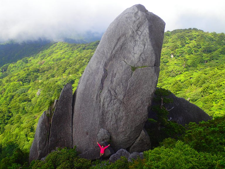 屋久島ご神山・巨岩を巡る山旅へ